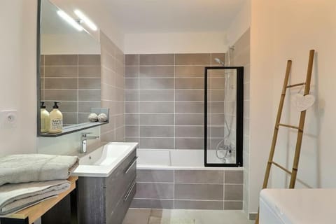 Appartement moderne - Terrasse - Piscine - Parking Apartment in Aix-en-Provence