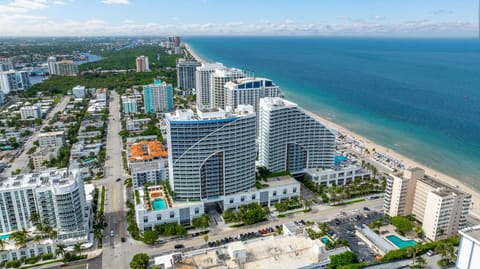 Property building, Bird's eye view, Beach