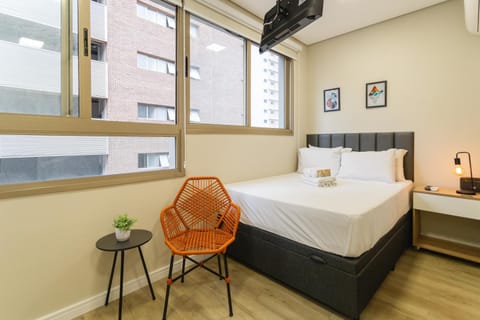Bed, TV and multimedia, Photo of the whole room, Bedroom