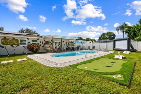 The Beverley Pool Hot Tub Near Clearwater Beach House in Largo