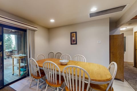 Tranquil Pines Retreat House in Shaver Lake