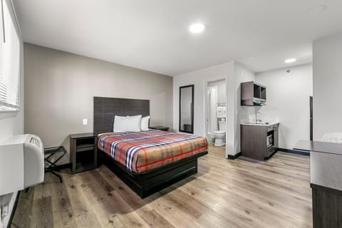 Photo of the whole room, Bedroom