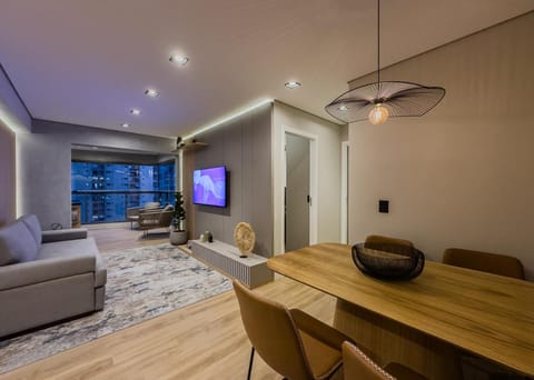 TV and multimedia, Living room, Seating area, Dining area