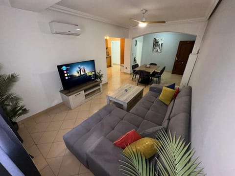 Communal lounge/ TV room, TV and multimedia, Living room, Dining area, air conditioner
