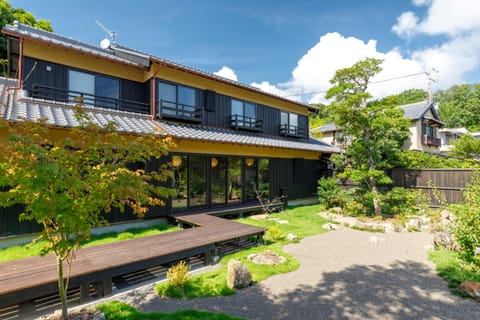 Property building, Day