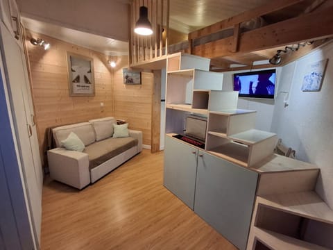 Communal lounge/ TV room, TV and multimedia, Living room, Seating area