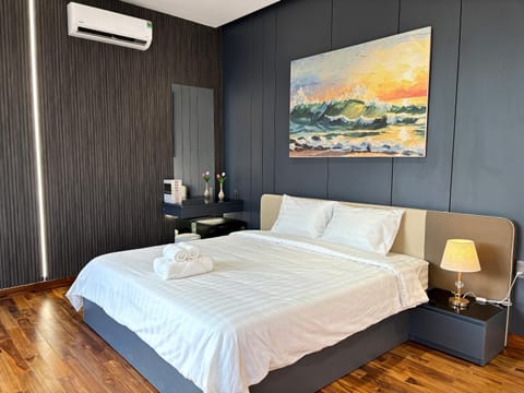 Bed, Living room, Photo of the whole room, Bedroom, air conditioner