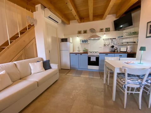 Kitchen or kitchenette, Living room, Seating area, dishwasher