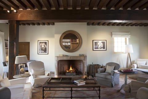 Communal lounge/ TV room, Library, Lobby or reception