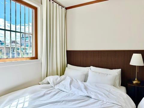 Bed, View (from property/room), Photo of the whole room, Bedroom