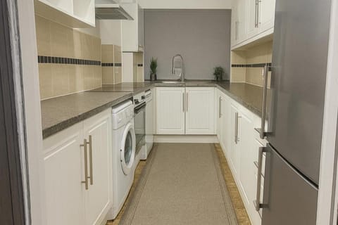 House-Sleeps 5 person -Etihad Stadium 15 min drive House in Oldham