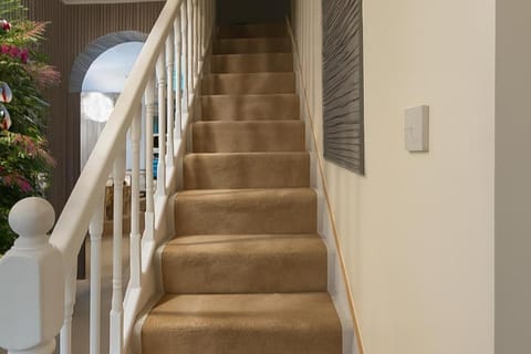 House-Sleeps 5 person -Etihad Stadium 15 min drive House in Oldham