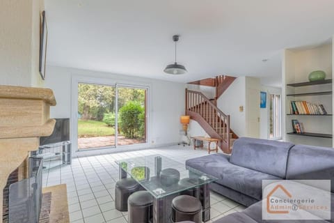 Library, Living room, fireplace