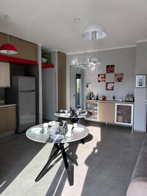Kitchen or kitchenette, Dining area, Breakfast, oven, toaster