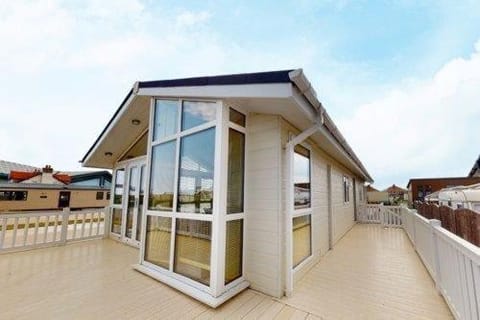 Pebble Beach Resort Campground/ 
RV Resort in Towyn