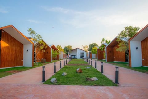 Property building, Day, Natural landscape, Garden, Garden view