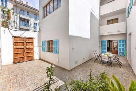 Property building, Patio, Day, View (from property/room), Balcony/Terrace, Dining area