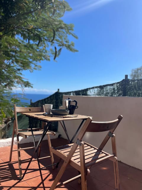 Coffee/tea facilities, View (from property/room), Balcony/Terrace