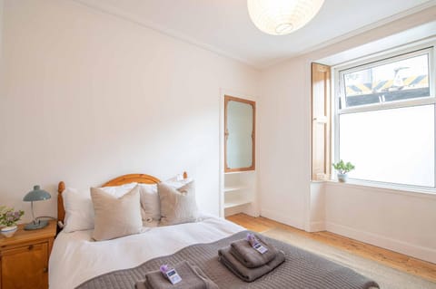 Artists Flat 7 min to R Mile Apartment in Edinburgh