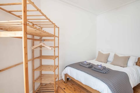 Artists Flat 7 min to R Mile Apartment in Edinburgh