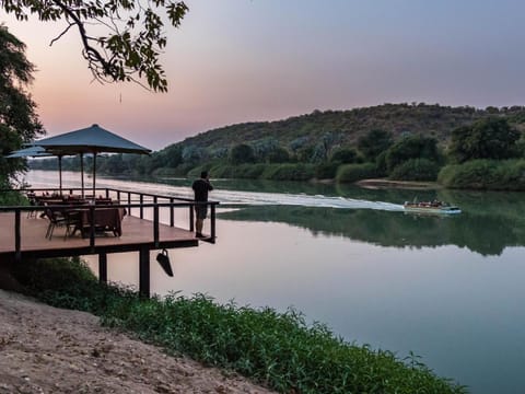Restaurant/places to eat, River view