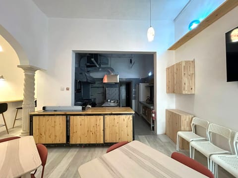 Kitchen or kitchenette, Seating area