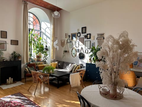 Living room, Seating area, Dining area