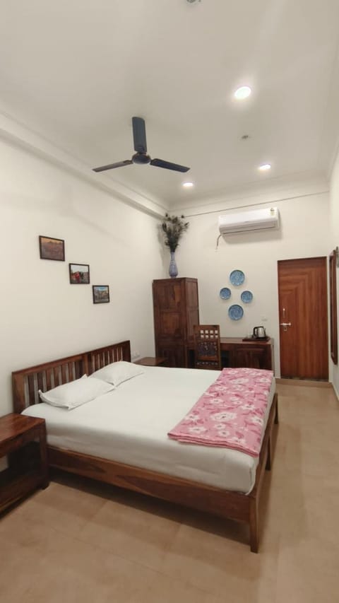 Bed, Photo of the whole room, furniture, wardrobe, air conditioner