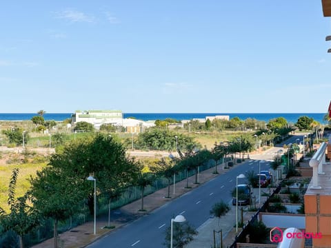 Sea view, Street view