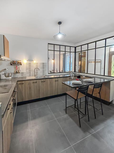 Maison lumineuse avec verrière & grand écran House in Île-de-France