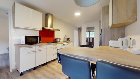 Coffee/tea facilities, Kitchen or kitchenette, Dining area, dishwasher, minibar, oven, stove, toaster
