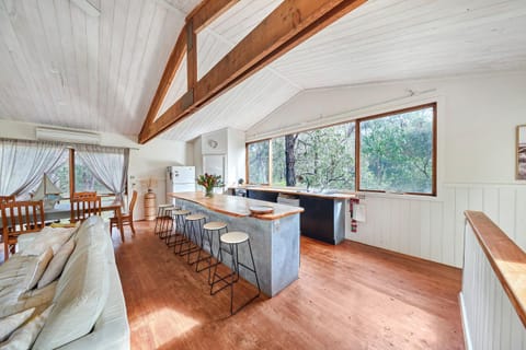 Rustic Treehouse - Aireys Inlet House in Aireys Inlet