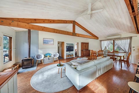 Rustic Treehouse - Aireys Inlet House in Aireys Inlet