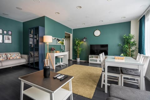 Communal lounge/ TV room, Seating area, Dining area