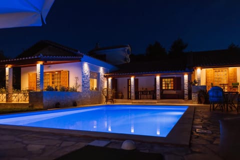 Property building, Night, Pool view, Swimming pool, sunbed