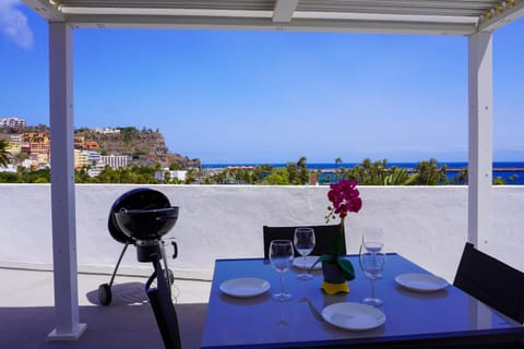Day, Natural landscape, BBQ facilities, View (from property/room), Balcony/Terrace, Dining area, Sea view
