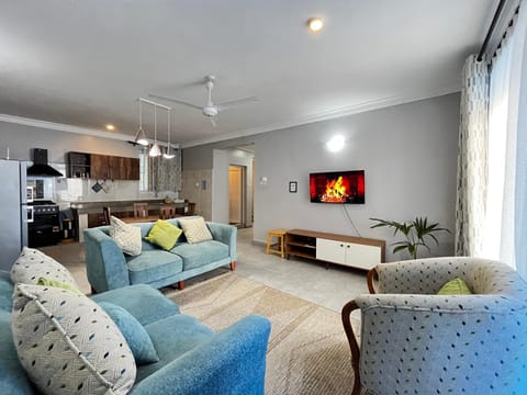Communal lounge/ TV room, TV and multimedia, Kitchen or kitchenette, Living room, Seating area, Dining area, Evening entertainment