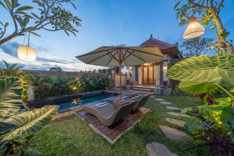 Patio, Spring, Day, Natural landscape, Garden, Garden view, Pool view, Swimming pool, sunbed