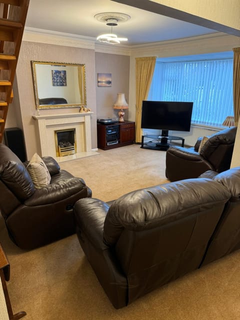 Communal lounge/ TV room