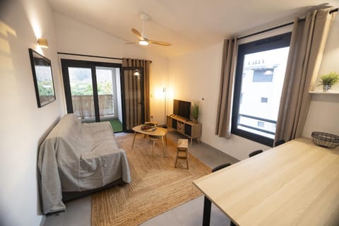 TV and multimedia, Seating area, Dining area