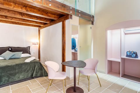 Bed, Living room, Photo of the whole room, Bedroom