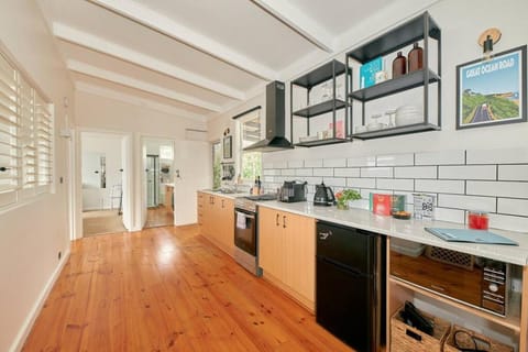 Adorable beach shack in the heart of Aireys Inlet House in Aireys Inlet