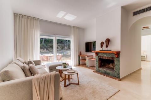 TV and multimedia, Living room, Seating area