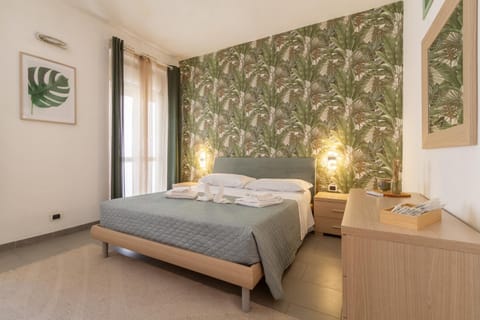 Bed, Photo of the whole room, Bedroom, towels, air conditioner
