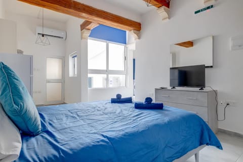 TV and multimedia, Photo of the whole room, Bedroom