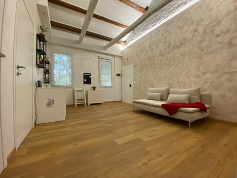 Kitchen or kitchenette, Living room, Seating area, dishwasher, microwave, stove