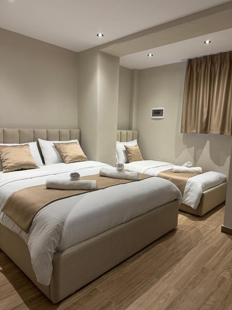 Bed, Bedroom, towels
