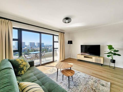 TV and multimedia, Living room, Seating area, Evening entertainment