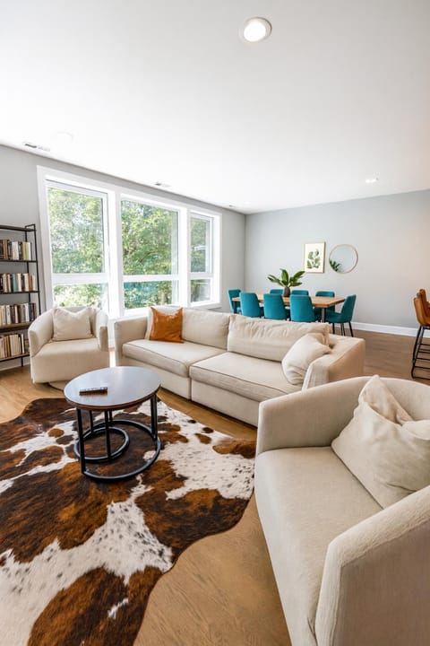 Suite Dreams - Designer Style - Central - Sleeps 7 Apartment in Lower West Side