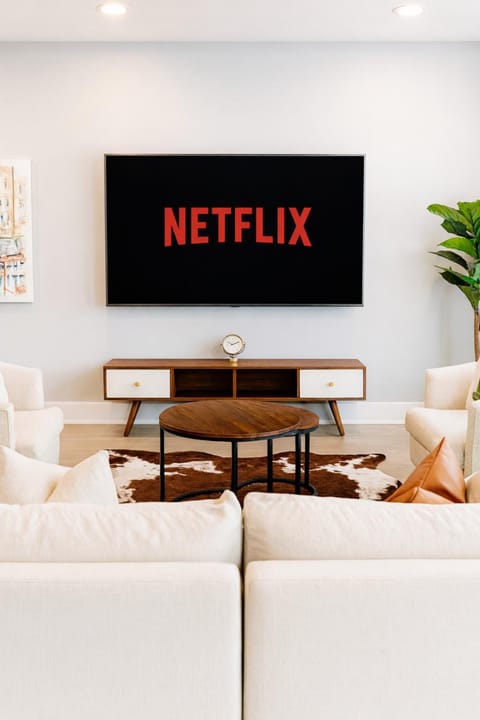 Suite Dreams - Designer Style - Central - Sleeps 7 Apartment in Lower West Side